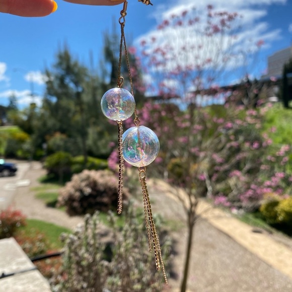 Gold dangle earrings with clear shiny glass beads - Picture 7 of 7